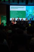 Claudia Lorenz (ZVEI), Jeannette Gorzala (ACT AI NOW), Danny Güthlein (Kelag Vorstand), Jan Lozek (Future Energy Ventures), Christoph Zehetner (INERCOMP), Ute Pichler (Moderatorin)